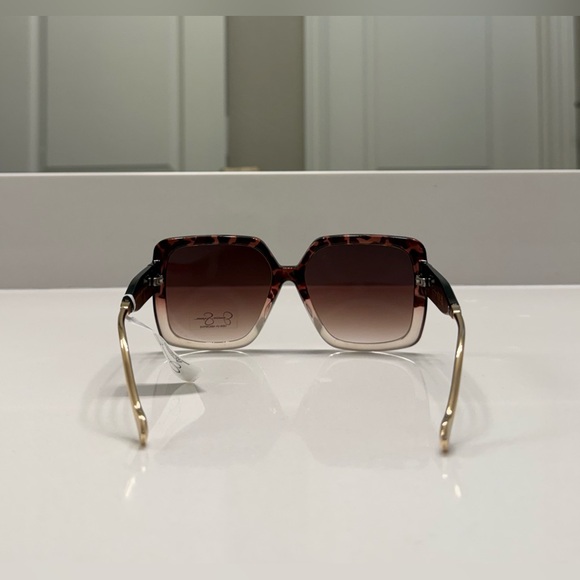 Jessica Simpson Butterfly Sunglasses with Gold Accents and Gradient Lenses 🦋NWT🦋 - Picture 3 of 7
